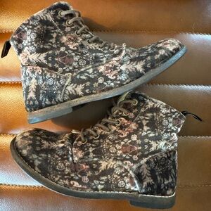 Young Soles Floral Velvet Leather Lined Combat Boots 31 US Youth‎ 13.5 Boho